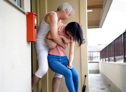 Cô vợ mới cưới bị bố chồng già chịch