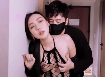 Mụ vợ bán thân cho sếp để trả nợ nần cho chồng