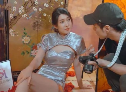 Anh nhiếp ảnh gia may mắn được người mẫu mời về nhà chơi rồi phang nhau